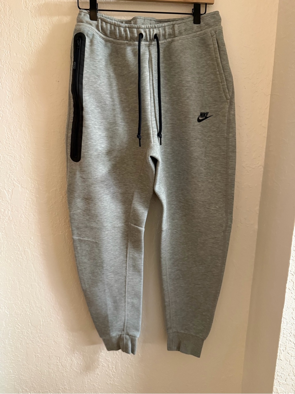 Nike Sportswear Tech Fleece Joggers Men’s Medium Gray Black FB8002-063